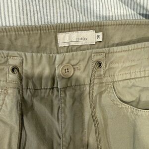 Y2K Woman’s midrise cargo pants